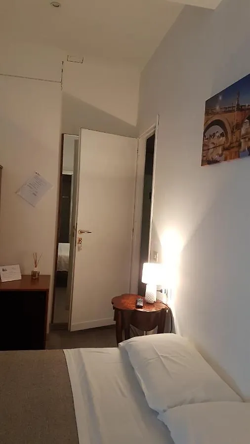 Domus Ferraro Guest House Rome